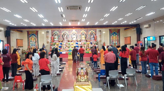 Perayaan Imlek di Vihara Vajra Bhumi Prabu di Prabumulih.