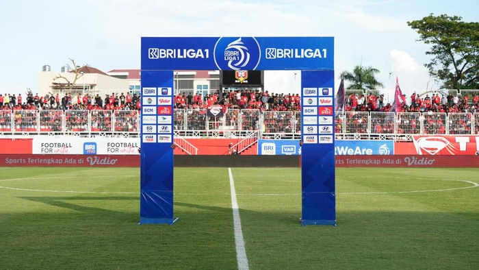 Pertandingan Liga 1 2024/2025 tim Malut Unite di Stadion Kie Raha.