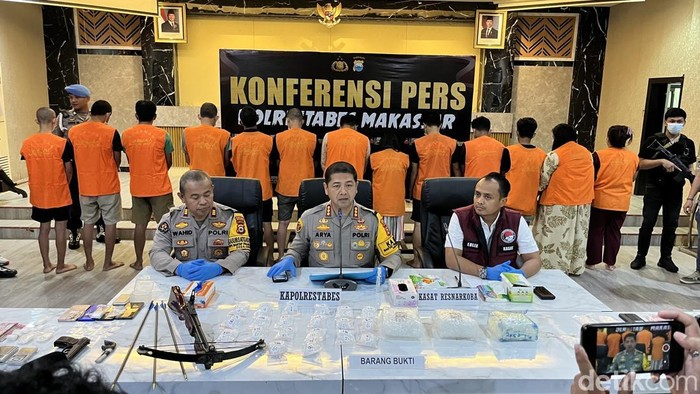 Polisi merilis penggerebek Kampung Narkoba Borta di Makassar.