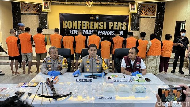 Polisi merilis penggerebek Kampung Narkoba Borta di Makassar.