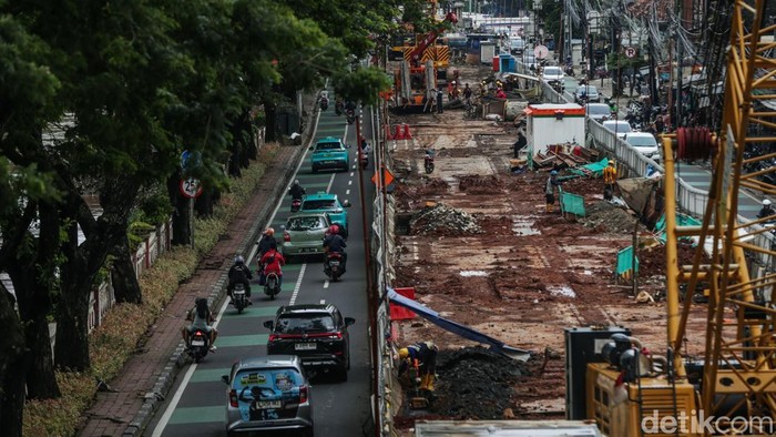 Rekayasa Lalu Lintas Imbas Proyek LRT Jakarta Fase 1B Dinas Perhubungan DKI Jakarta menerapkan rekayasa lalu lintas di Jalan Sultan Agung-Jalan Minangkabau. Rekayasa lalu lintas itu mulai dilakukan sejak Senin (27/1) sampai dengan 31 Agustus 2026 sehubungan adanya pekerjaan proyek Lintas Raya Terpadu (LRT) Jakarta Fase 1B.
