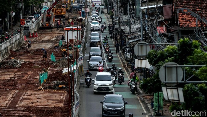 Rekayasa Lalu Lintas Imbas Proyek LRT Jakarta Fase 1B Dinas Perhubungan DKI Jakarta menerapkan rekayasa lalu lintas di Jalan Sultan Agung-Jalan Minangkabau. Rekayasa lalu lintas itu mulai dilakukan sejak Senin (27/1) sampai dengan 31 Agustus 2026 sehubungan adanya pekerjaan proyek Lintas Raya Terpadu (LRT) Jakarta Fase 1B.