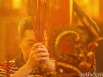 Suasana Sembahyang Tahun Baru Imlek di Wihara Amurva Bhumi