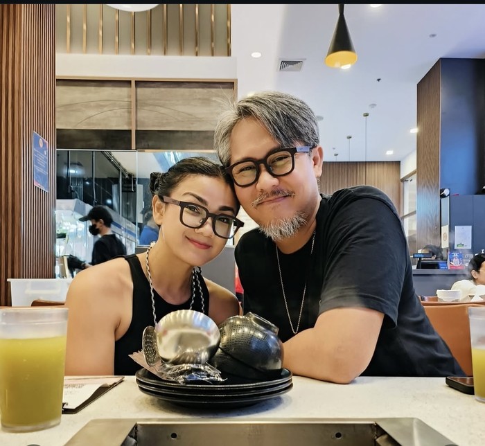 Serunya Nirina Zubir Makan Bakso hingga Jajan Sandwich di New York Serunya Nirina Zubir Makan Bakso hingga Jajan Sandwich di New York