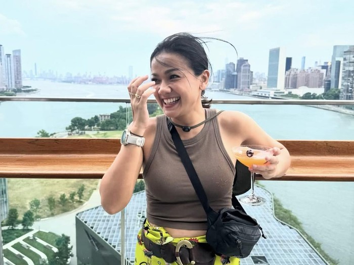 Serunya Nirina Zubir Makan Bakso hingga Jajan Sandwich di New York Serunya Nirina Zubir Makan Bakso hingga Jajan Sandwich di New York