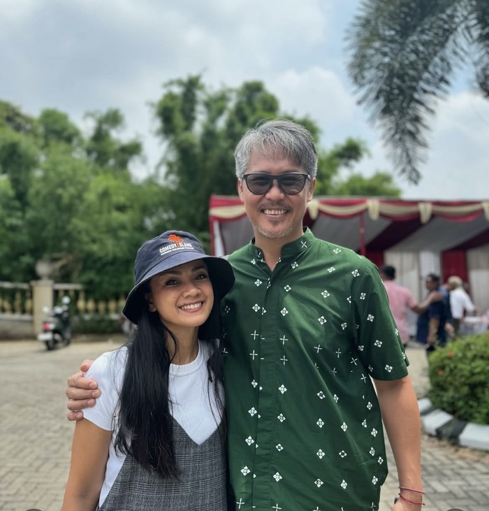 Serunya Nirina Zubir Makan Bakso hingga Jajan Sandwich di New York Serunya Nirina Zubir Makan Bakso hingga Jajan Sandwich di New York