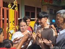 Berburu Angpao di Kelenteng, Anak-anak Girang Bukan Kepalang