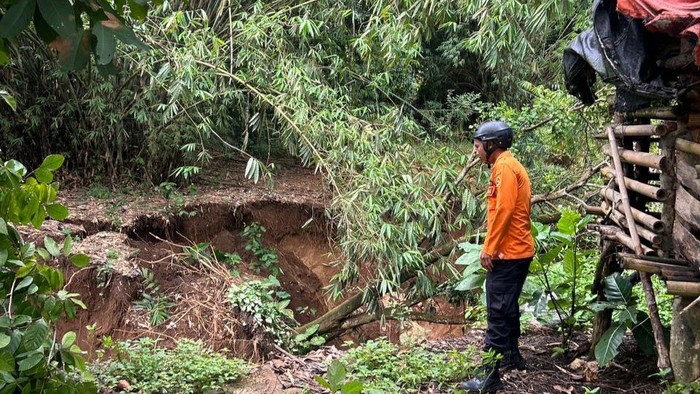 Tanah bergerak terjadi di wilayah Ligarmukti, Kecamatan Klapanunggal, Bogor, Jawa Barat. Foto: Dok. Istimewa.