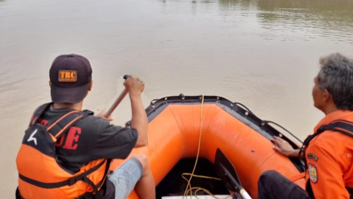 Tim SAR saat mencari korban di area sungai WKO Boyolali, Rabu (29/1/2025).