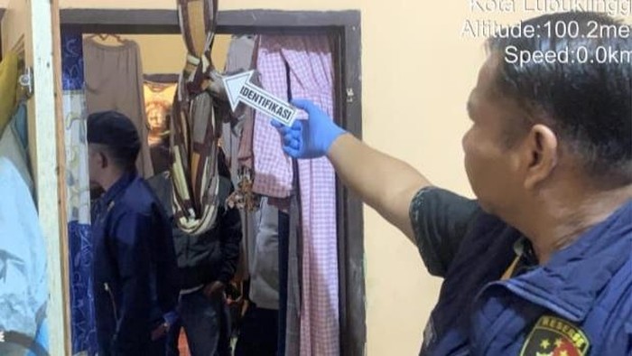 TKP suami temukan istri gantung diri di Lubuklinggau.