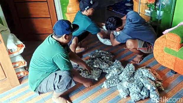 Uang koin yang dikumpulkan Sadikin ditaksir memiliki berat 400 kg dengan nominal kurang lebih Rp 70 juta