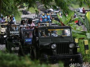 Mereka yang Tersenyum Saat Libur Panjang Imlek Tahun Ini