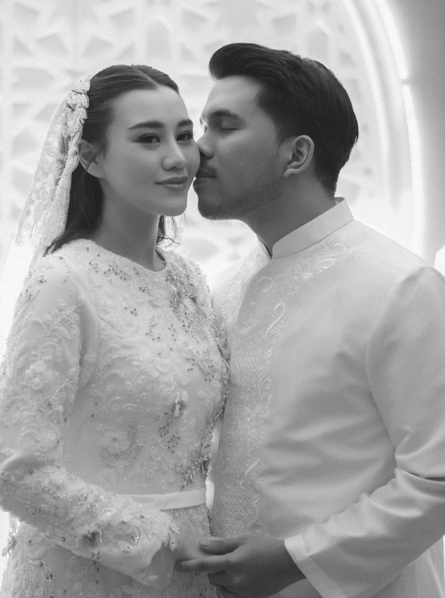 Memasuki usia kehamilan 4 bulan, baby bump di perut Aaliyah juga sudah mulai membesar dan terlihat. Aura anggun dan cantik bumil jadi kian terpancar di diri Aaliyah. Foto: Instagram/@aaliyah.massaid