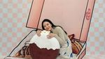 Pose Agnes Jennifer saat Makan di Restoran dan Kafe Keren