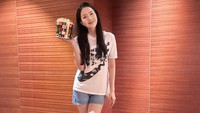 Terakhir ada momennya saat nonton di bioskop premier. Tak ketinggalan ia memesan popcorn untuk camilan selama menonton. Foto: Instagram/Agnesjennifer