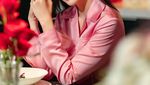 Pose Agnes Jennifer saat Makan di Restoran dan Kafe Keren