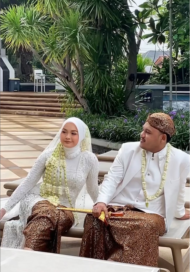 Salma dan Dimansyah diketahui melangsungkan akad nikah pada 23 Januari 2025. Akad nikah digelar sederhana dan tertutup. Foto: Instagram/@inframe_photo @anarav.label