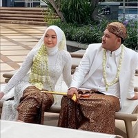 Salma dan Dimansyah diketahui melangsungkan akad nikah pada 23 Januari 2025. Akad nikah digelar sederhana dan tertutup. Foto: Instagram/@inframe_photo @anarav.label