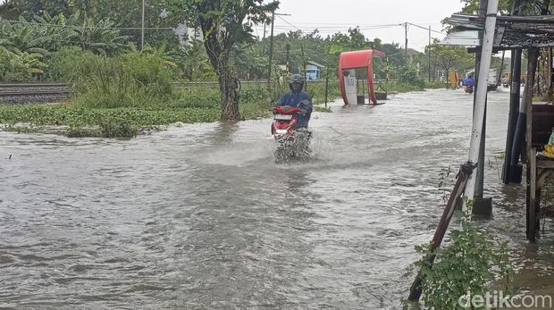 Kondisi banjir di Jalan Muktiharjo Raya.