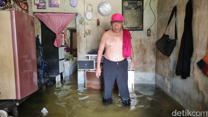 Banjir masih menggenangi Kampung Jaya 6 RT 04 RW 14, Cengkareng Barat, Cengkareng, Jakarta Barat (Jakbar). Sejumlah rumah warga masih terendam banjir. (Taufiq S/detikcom)