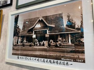 Tempat Makan yang Berdiri Sebelum 1945 hingga Pisang Goreng Pinkan Mambo