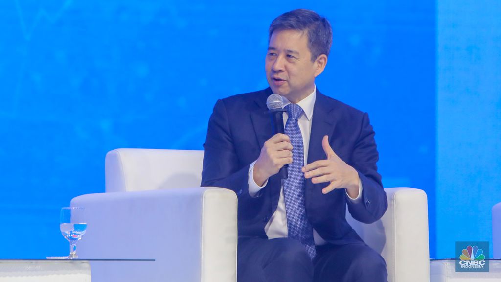 Chief Economist of the Asian Development Bank (ADB), Albert Francis Park dalam acara BRI Microfinance Outlook 2025 di Nusantara Hall, ICE BSD, Tangerang, Banten, Kamis (30/1/2025). (վ/Faisal Rahman)