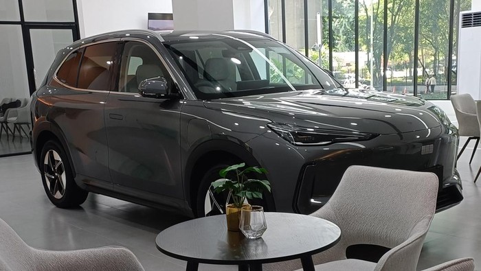 Dealer Geely pertama di Indonesia
