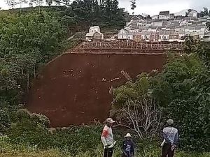 Detik-detik Longsor Dekat Permukiman Kawasan Dau Malang Terekam Warga