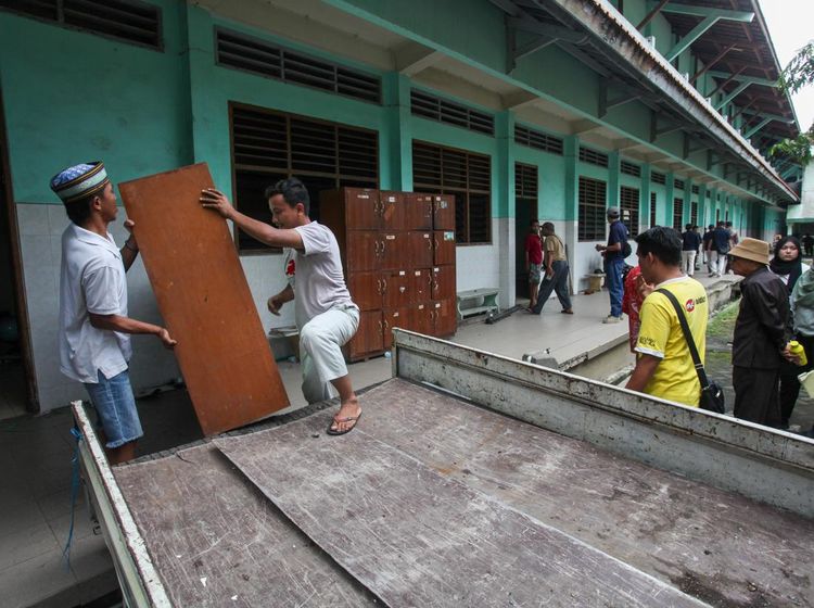 Sedih! Bangunan Sekolah YP Trisila di Surabaya Ini Dieksekusi