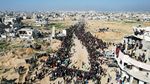 Foto Udara Warga Gaza Menyemut Saat Pembebasan Sandera Hamas