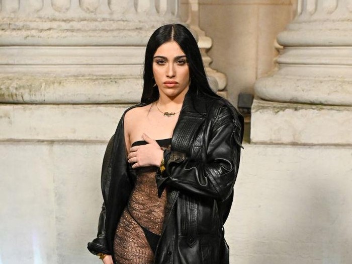 PARIS, FRANCE - JANUARY 28: (EDITORIAL USE ONLY - For Non-Editorial use please seek approval from Fashion House and if La Bourse de Commerce appears on the image please credit © Tadao Ando Architect & Associates, Niney et Marca Architectes, agence Pierre-Antoine Gatier) (EDITORS NOTE : This image contains nudity) Lourdes Maria Ciccone Léon attends the Saint Laurent Menswear Fall-Winter 2025/2026 show as part of Paris Fashion Week at La Bourse de Commerce - Pinault Collection on January 28, 2025 in Paris, France. (Photo by Stephane Cardinale - Corbis/Corbis via Getty Images)