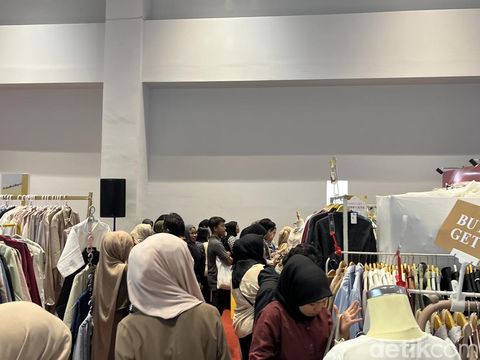 GlamLocal hadir di Summarecon Mall Bandung, Jawa Barat mulai dari 29 Januari hingga 2 Februari 2025. Bazar GlamLocal kali ini bertajuk Fashion Parade 2025 dan menghadirkan 120 brand hijab dan modest fashion.