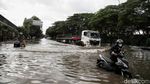 Jalan Raya Cakung Cilincing Lumpuh Imbas Banjir