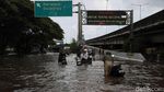Jalan Raya Cakung Cilincing Lumpuh Imbas Banjir