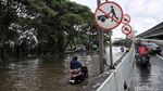 Jalan Raya Cakung Cilincing Lumpuh Imbas Banjir
