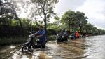 Jalan Raya Cakung Cilincing Lumpuh Imbas Banjir