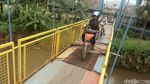 Rusaknya Jembatan Penghubung Ciparay-Bojongsoang di Sungai Citarum