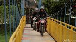 Rusaknya Jembatan Penghubung Ciparay-Bojongsoang di Sungai Citarum