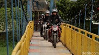 Jembatan ini menghubungkan Kampung Haur Cucuk, Desa Sumbersari, Kecamatan Ciparay dan Ranca Catang, Desa Tegalluar, Kecamatan Bojongsoang.