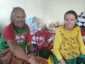Cerita Peter dan Catherine: Yacht Mati Mesin hingga Terdampar di Gili Iyang