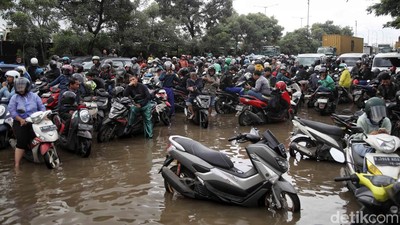 KBN Cakung Cilincing Banjir, Kemacetan Mengular