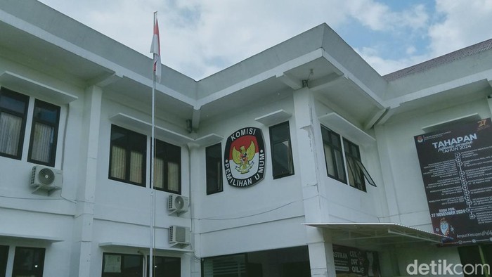 Gedung KPU Klaten di Jalan Mayor Kusmanto, Kamis (30/1/2025).