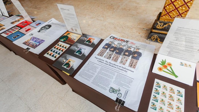 Kreatifitas Mahasiswa Bikin Karya Bertema Keraton Jogja Mahasiswa memamerkan karyanya bertema βExploring The Heritage of Keraton Yogyakartaβ di Pendopo Hotel Royal Ambarrukmo, Yogyakarta. Sejumlah mahasiswa UIC College menciptakan karya yang relevan dengan kehidupan modern sekaligus menghormati nilai-nilai luhur budaya Jawa, melalui berbagai proyek kreatif.