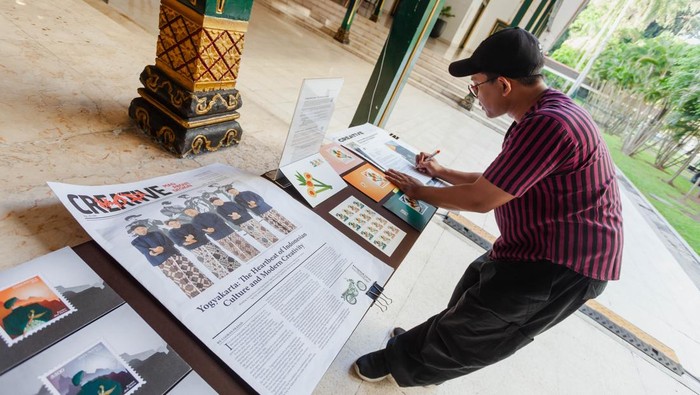 Kreatifitas Mahasiswa Bikin Karya Bertema Keraton Jogja Mahasiswa memamerkan karyanya bertema βExploring The Heritage of Keraton Yogyakartaβ di Pendopo Hotel Royal Ambarrukmo, Yogyakarta. Sejumlah mahasiswa UIC College menciptakan karya yang relevan dengan kehidupan modern sekaligus menghormati nilai-nilai luhur budaya Jawa, melalui berbagai proyek kreatif.