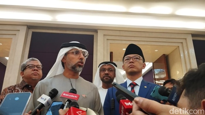 Menteri Energi dan Infrastruktur UEA Suhail Mohamed Al Mazrouei dan Menlu RI Sugino. (Maulana/detikcom)