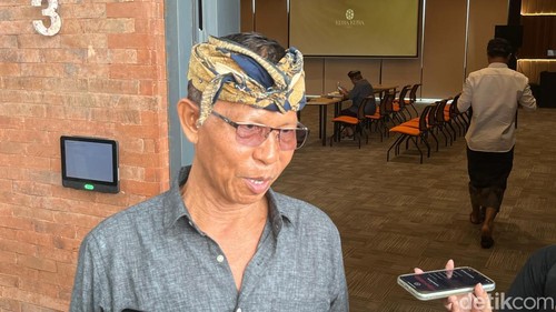 Nelayan Pantai Serangan, Wayan Loka, saat diwawancarai, Kamis (30/1/2025).