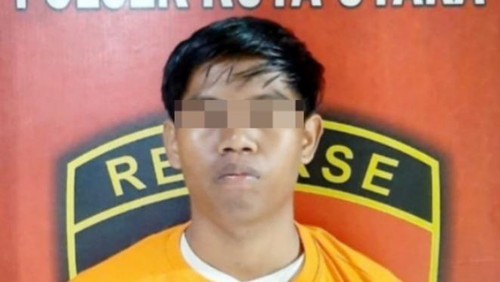 IGA, pelaku pencurian uang USD 900 milik tamu asal Rusia saat diamankan di Polsek Kuta Utara, Badung.