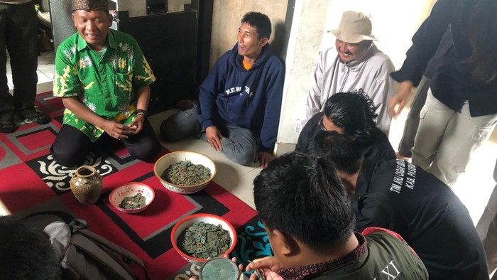 Penemuan koin kuno di Pasuruan