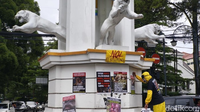 Peringatan Hari Primata ini digelar di Tugu Maung, Kota Bandung.