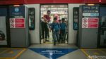 Antusias Anak Sekolah Diajak Naik LRT dan Makan Bergizi Gratis